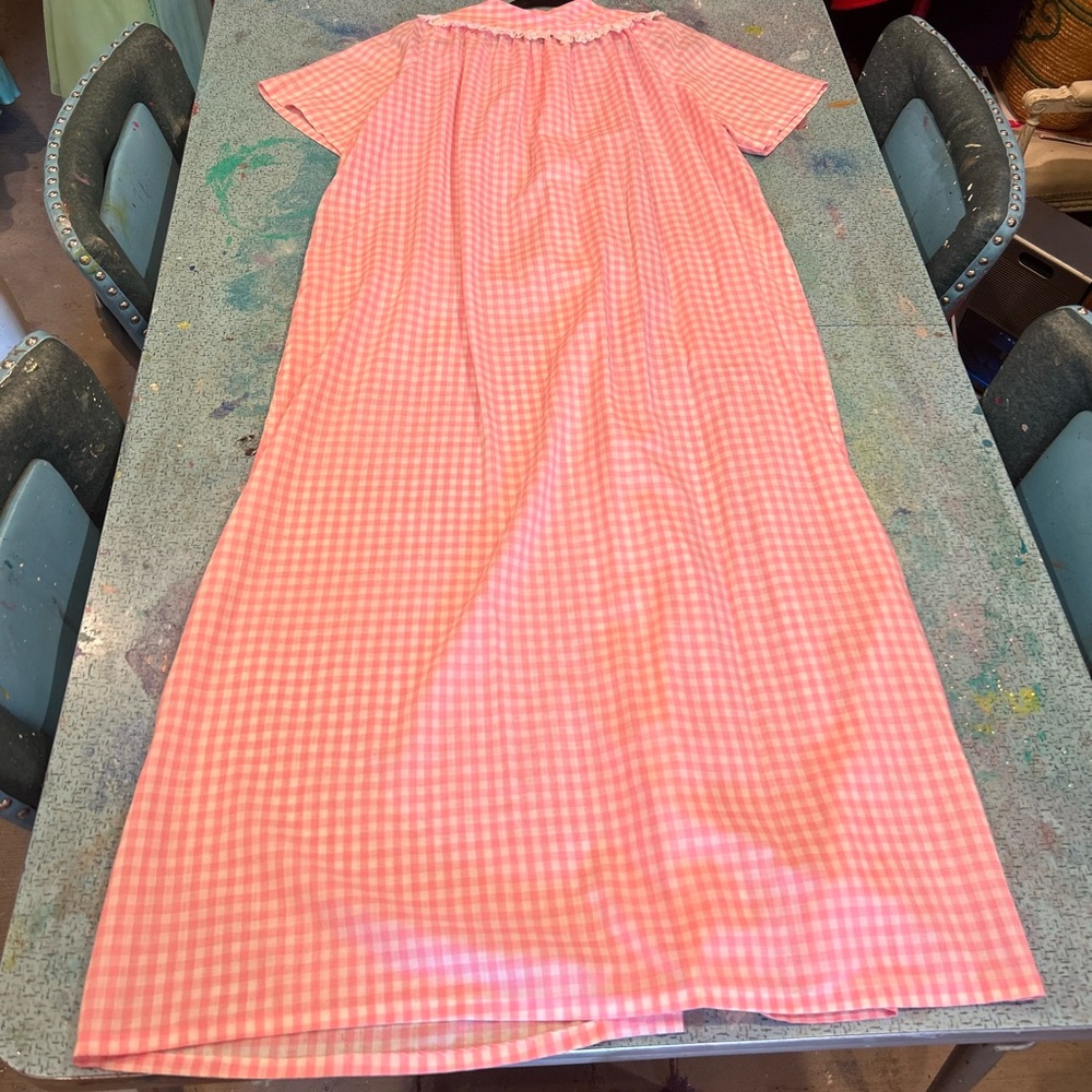 Cutest Vintage Pink Gingham Flower Robe - Picture 12 of 16